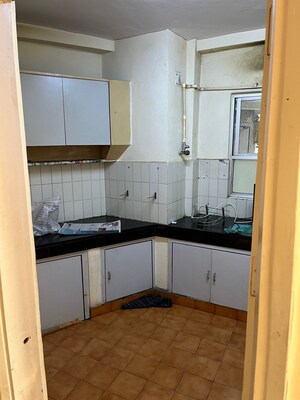 Kitchen in 2 BHK Apartment at DLF Regency Park I, Dlf Phase iv – for Rent