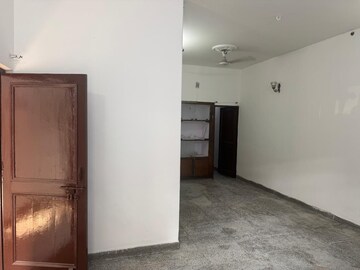 Room in 3 BHK Apartment at Puri Vip Floors, Sector 81 – for Rent