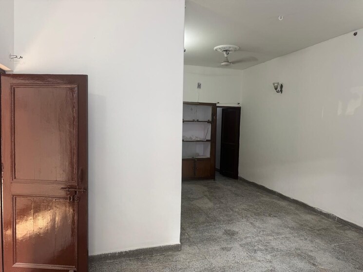 Room, puri-vip-floors 3 Bedroom 2700 Sq.Ft. Apartment In Sector 81 Faridabad 9662923