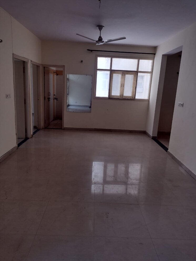 Room, puri-vip-floors 3 Bedroom 2700 Sq.Ft. Apartment In Sector 81 Faridabad 9662923