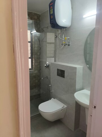 Master Bedroom in 2.5 BHK Apartment at DLF The Princeton Estate, Dlf Phase V – for Rent