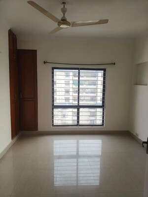 Room in 2.5 BHK Apartment at DLF The Princeton Estate, Dlf Phase V – for Rent