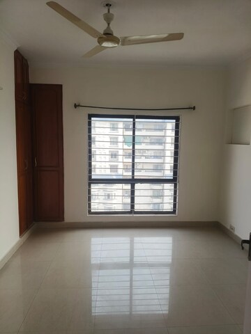Room in 2.5 BHK Apartment at DLF The Princeton Estate, Dlf Phase V – for Rent