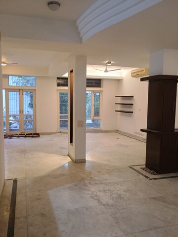 Team Area in 3 BHK Villa at Unitech Nirvana Country Cedar Crest, Sector 50 – for Rent