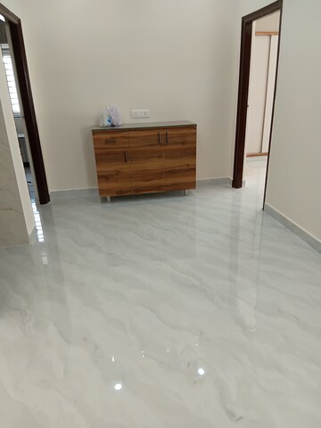 Room in 3 BHK Apartment at Manikonda – for Rent