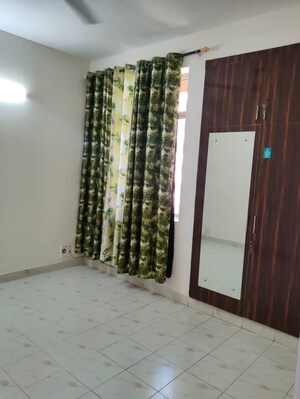 Room in 3 BHK Apartment at Ansal Sushant Estate, Sector 52 – for Rent