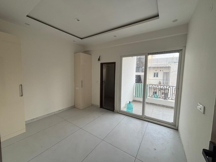 Room, pir machalla 3 Bedroom 1200 Sq.Ft. Apartment In Pir Machalla Zirakpur 9662938