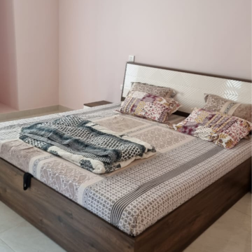 Bedroom in 3.5 BHK Apartment at MI Rustle Court, Malesemau – for Rent