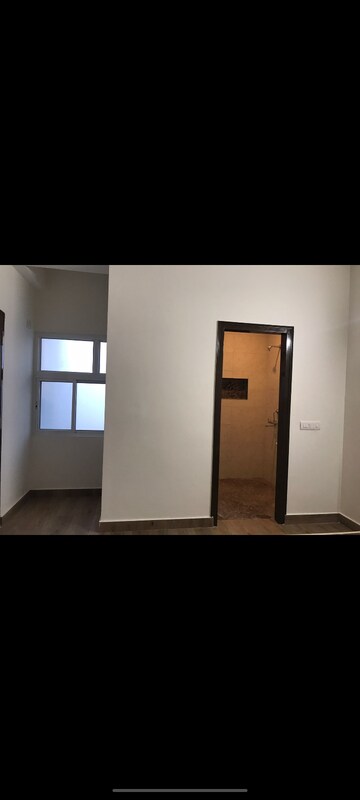 Room in 2 BHK Builder Floor at DLF Atria, Dlf Phase ii – for Rent