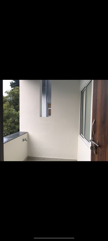 Room in 2 BHK Builder Floor at DLF Atria, Dlf Phase ii – for Rent