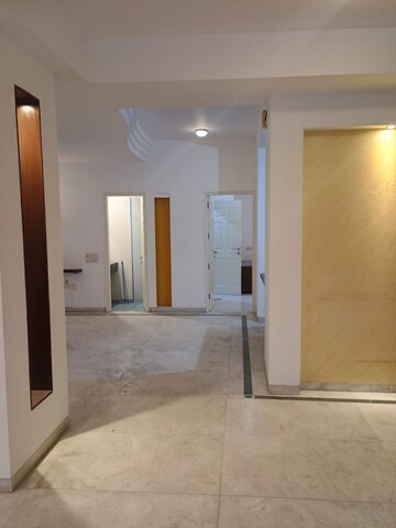 Room in 3 BHK Builder Floor at Uppal Southend, Sector 49 – for Rent