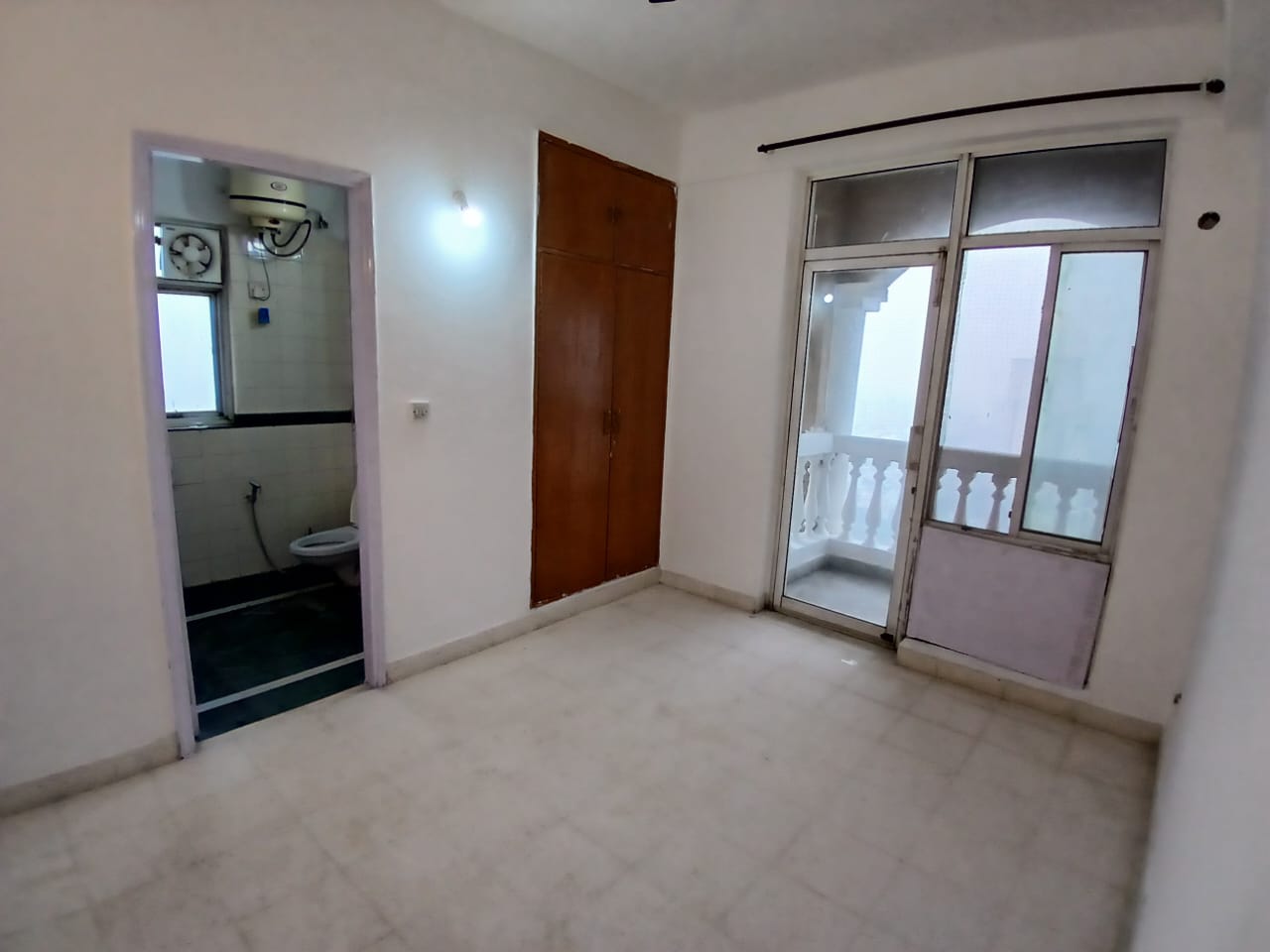 2 BHK + Extra Room Apartment For Rent in DLF Regency Park I