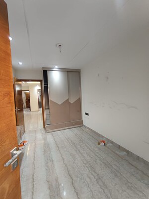 Room in 3 BHK Builder Floor at Paschim Vihar – for Rent