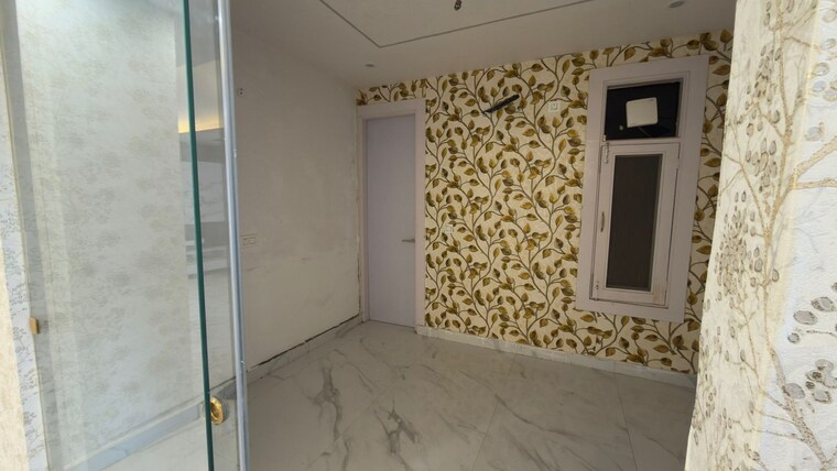 Room, parklands 4 Bedroom 501 Sq.Yd. Builder Floor In Sector 85 Faridabad 9663000