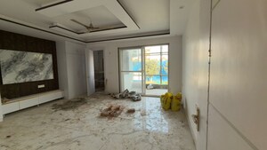 Room in 4 BHK Builder Floor at Parklands, Sector 85 – for Sale