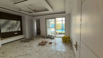 Room in 4 BHK Builder Floor at Parklands, Sector 85 – for Sale