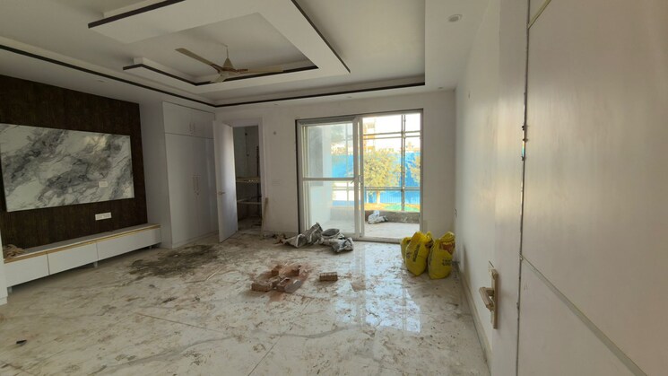 Room, parklands 4 Bedroom 501 Sq.Yd. Builder Floor In Sector 85 Faridabad 9663000