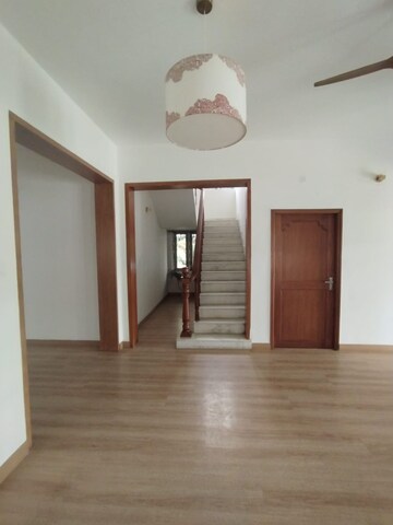 Room in 4 BHK Independent House at Vista The 450 RMV, Rmv Extension – for Rent