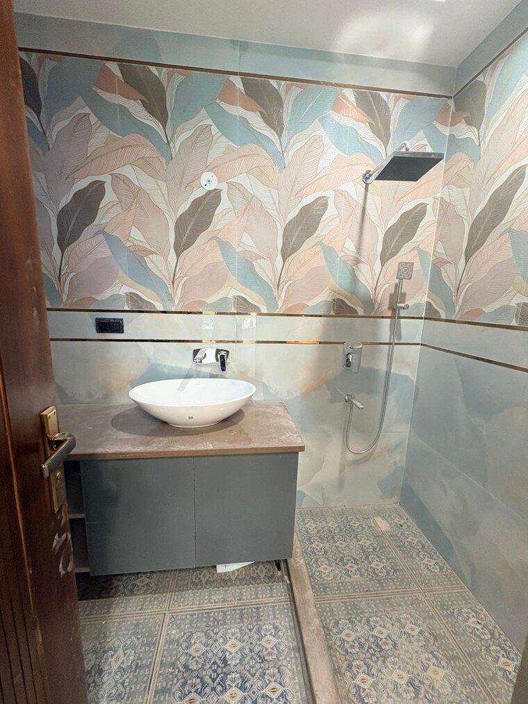 Bathroom, puri-aman-vilas 4 Bedroom 267 Sq.Yd. Apartment In Sector 89 Faridabad 9663049