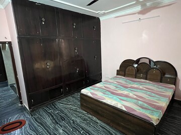 Room in 3 BHK Apartment at Sector 9 – for Rent
