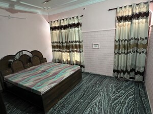Room in 3 BHK Apartment at Sector 9 – for Rent