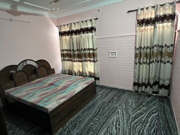Room in 3 BHK Apartment at Sector 9 – for Rent