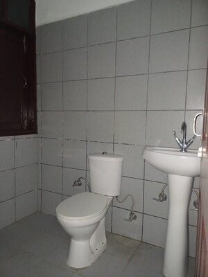 Bathroom in 1 BHK Apartment at Sector 82 – for Rent
