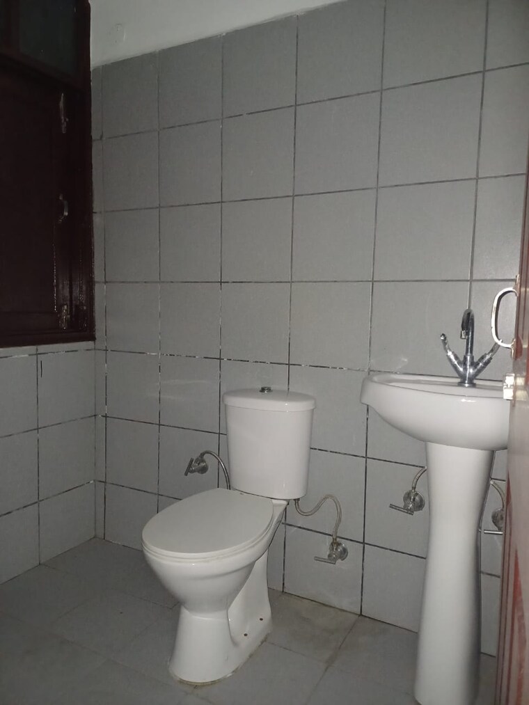 Bathroom, sector 82 1 Bedroom 1100 Sq.Ft. Apartment In Sector 82 Mohali 9663027