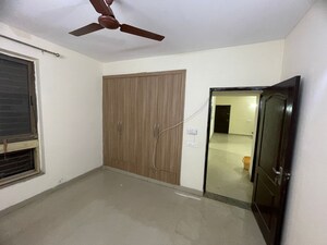 Room in 3 BHK Apartment at Unitech Uniworld Gardens 2, Sector 47 – for Rent