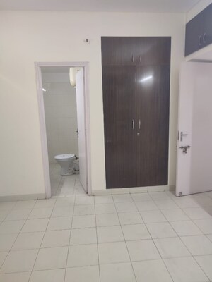 Room in 1 BHK Apartment at Ansal Sushant Estate, Sector 52 – for Rent