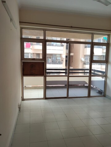 Room in 1 BHK Apartment at Ansal Sushant Estate, Sector 52 – for Rent