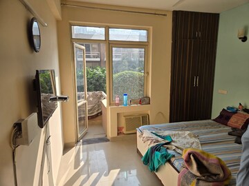 Team Area in 3 BHK Apartment at Unitech Woodstock Floors, Sector 50 – for Rent