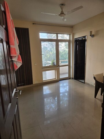Room in 3 BHK Apartment at Unitech Woodstock Floors, Sector 50 – for Rent