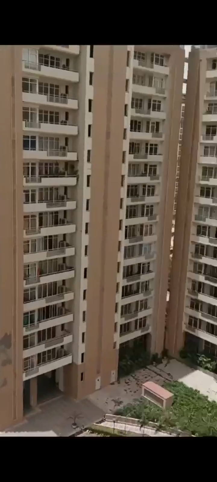 5 BHK + Servant Room Apartment For Sale in SS The Leaf