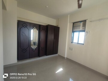 Room in 3 BHK Apartment at Lake Home, Powai – for Rent