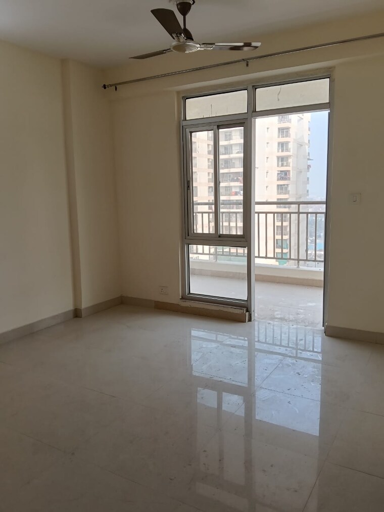 Room, sector 19b dwarka 3 Bedroom 1900 Sq.Ft. Apartment In Sector 19b Dwarka Delhi 9663098