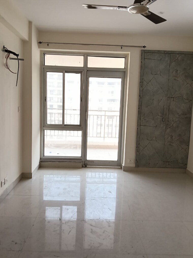 Room, sector 19b dwarka 3 Bedroom 1900 Sq.Ft. Apartment In Sector 19b Dwarka Delhi 9663098