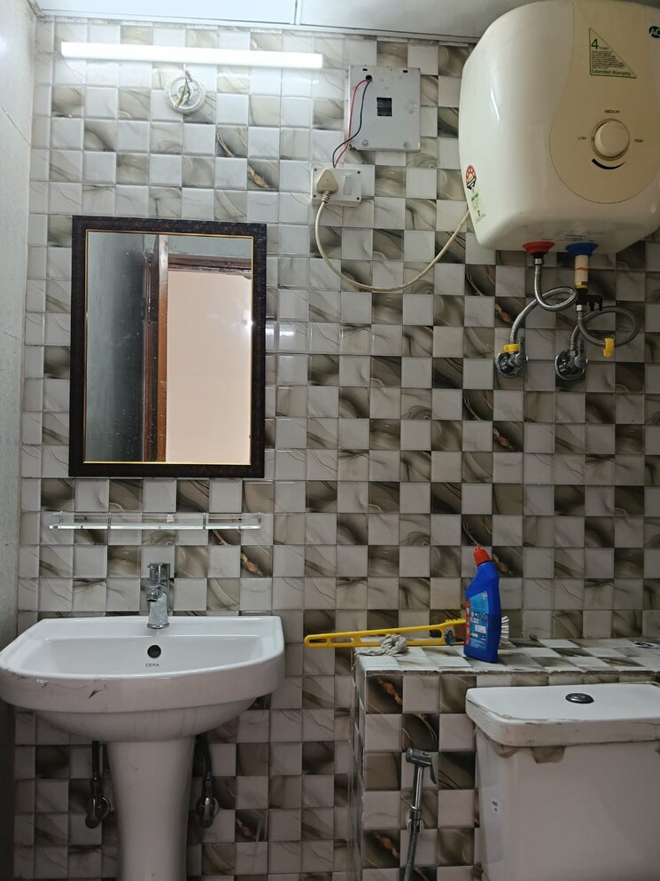 Bathroom, sector 19b dwarka 3 Bedroom 1900 Sq.Ft. Apartment In Sector 19b Dwarka Delhi 9663098