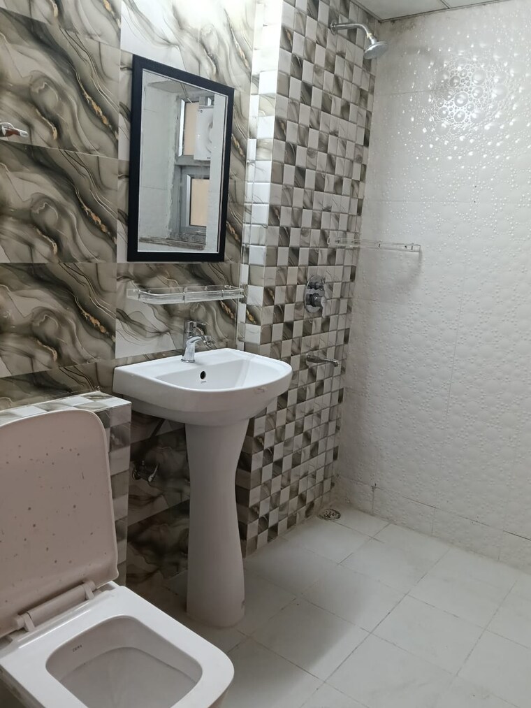 Bathroom, sector 19b dwarka 3 Bedroom 1900 Sq.Ft. Apartment In Sector 19b Dwarka Delhi 9663098