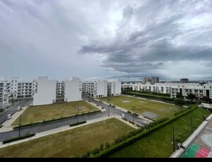 Swimming Pool in 4 BHK Apartment at Central Park Flower Valley Aqua Front Towers, Sohna Sector 33 – for Sale