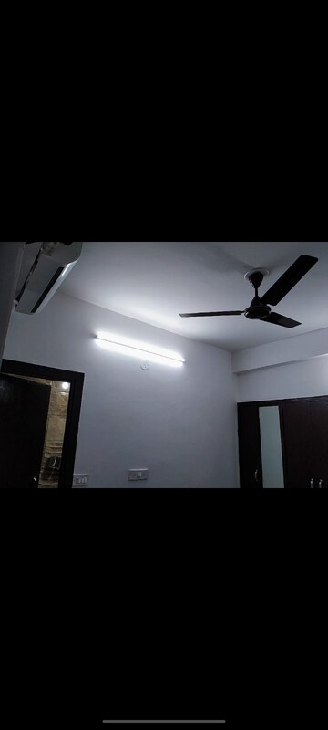 Room in 2 BHK Builder Floor at Sukh Residency, Sector 17 – for Rent