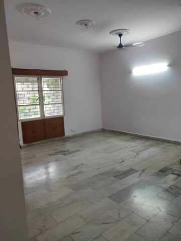 Room in 2 BHK Apartment at Shipra Suncity, Vaibhav Khand – for Sale