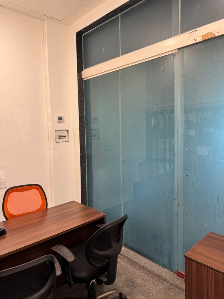 Living Room, spaze-platinum-tower Commercial Office Space 756 Sq.Ft. In Sector 47 Gurgaon 9663163