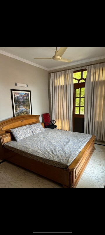 Bedroom in 3 BHK Builder Floor at DLF Atria, Dlf Phase ii – for Rent