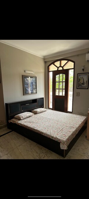 Bedroom in 3 BHK Builder Floor at DLF Atria, Dlf Phase ii – for Rent