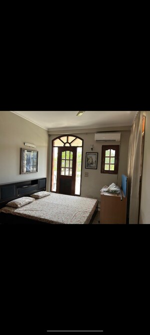 Bedroom in 3 BHK Builder Floor at DLF Atria, Dlf Phase ii – for Rent