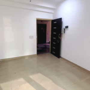 Room in 2.5 BHK Apartment at Gaur City 2 - 12th Avenue, Sector 16c Greater Noida – for Sale