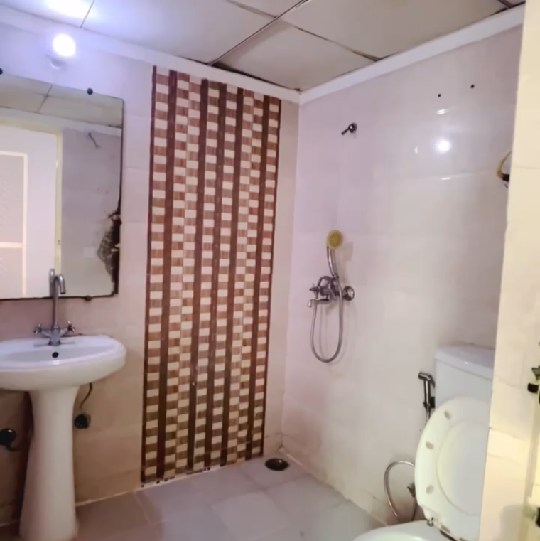 Bathroom, gaur-city-2-12th-avenue 2.5 Bedroom 635 Sq.Ft. Apartment In Sector 16c Greater Noida Greater Noida 9663192