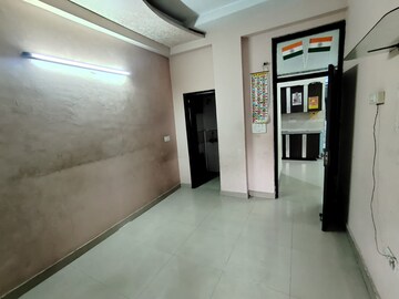 Room in 3 BHK Builder Floor at DLF Atria, Dlf Phase ii – for Rent