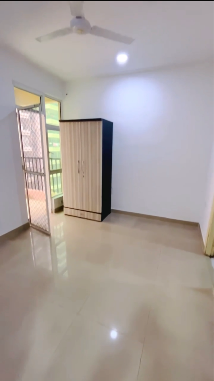 Room, gaur-city-2-12th-avenue 2.5 Bedroom 635 Sq.Ft. Apartment In Sector 16c Greater Noida Greater Noida 9663214